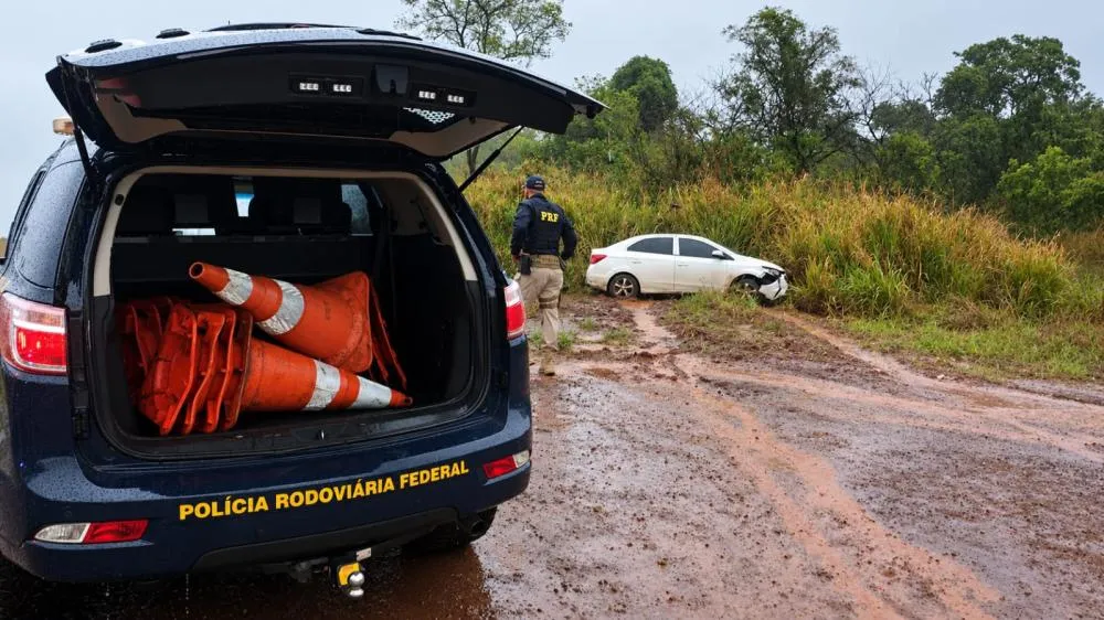 PRF apreende mais de 200 kg de maconha após perseguição na BR-267 em Bataguassu