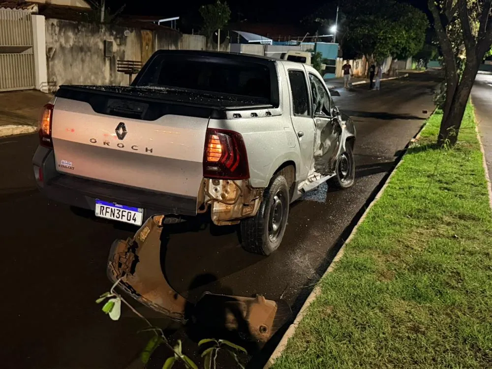 Colisão entre Kombi e caminhonete deixa condutor ferido no bairro Santa Maria, em Bataguassu