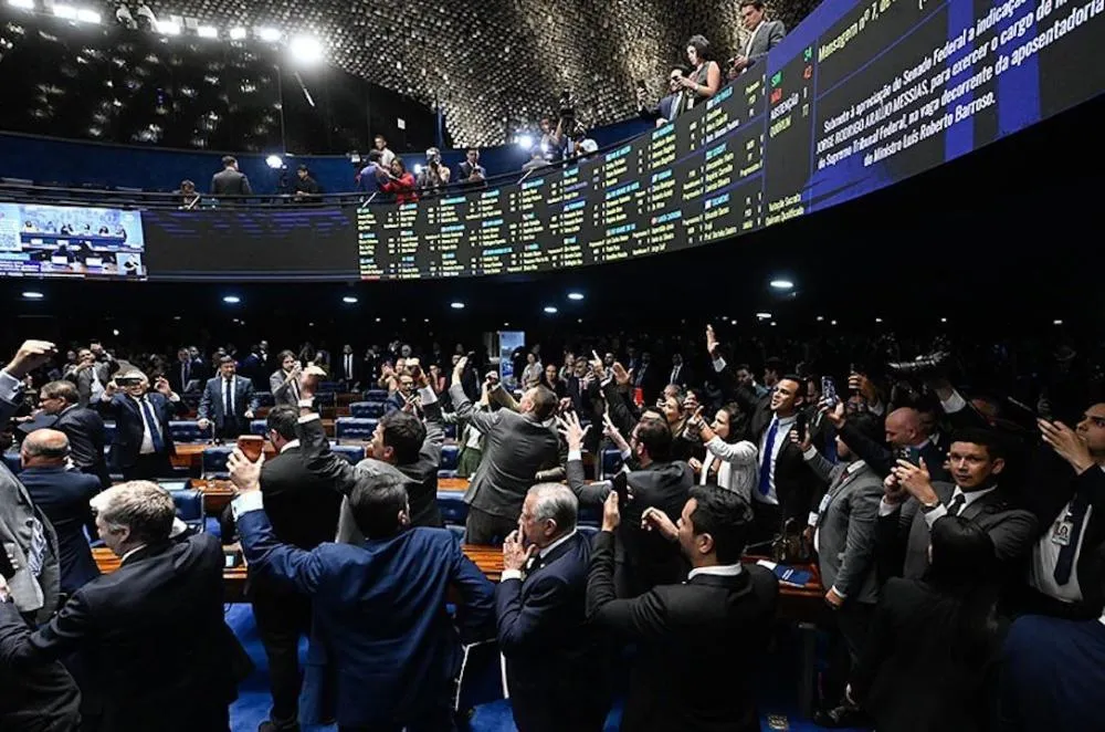 Senado aprova fim da escala 6x1; mudança prevê dois dias de descanso e jornada de 40 horas